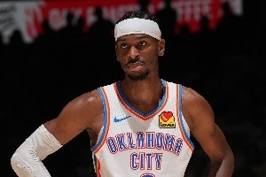 雷霆队本赛季表现如何？回顾历史，开季取得8场及以上连胜的球队中，勇士队曾豪取24连胜；而在榜单排名前六的球队里，仅有火箭队最终成功夺冠。