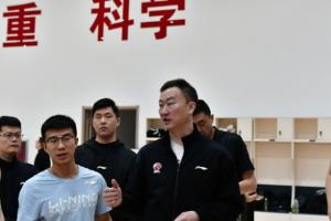 青岛队记：关于刘禹铖加入开拓者教练组系误传，真实情况是瀚森的英语水平进步迅速。