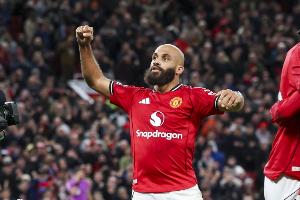 李-夏普：曼联必须提升边翼卫实力，姆贝莫与英超顶级边锋尚有差距。