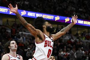 多诺万表示，科比-怀特的目标是下周开始随队合练，预计他将在几周后重返赛场。