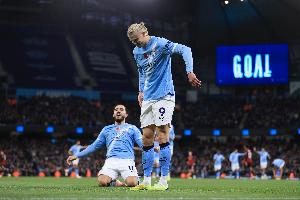 《曼晚》指出，哈兰德的无球表现为曼城带来助力，瓜迪奥拉打造全能前锋的构想或许已然达成。