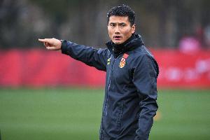 媒体人：预计邵佳一西海岸的教练组将一同入主国足。