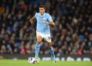 曼晚报道称，罗德里在对阵利物浦的比赛中有望伤愈复出，而科瓦契奇的脚踝伤势仍未痊愈。