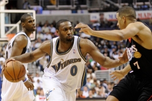 阿里纳斯：NBA训练强度有限，赛场最大挑战并非打球本身，而是抵制夜店等诱惑。