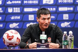 郭士强的例子或许并不恰当，但请给邵佳一和国足一些时间。