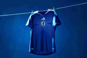 日本队发布2026年主场球衣“水平线”，门将球衣设计灵感源自佛教。