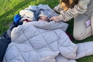 女王公园队后卫比赛期间受伤，救护车延误10小时抵达，卫生大臣为此道歉。