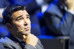 德科认为，纠结于球队的风格之争毫无意义，唯有依靠努力和奉献才能扭转一切。