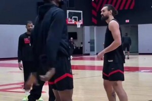 在火箭再重聚！杜兰特和亚当斯一同出现在火箭训练中