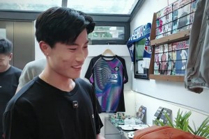 谢文能社媒：来到朋友球衣店，想起了我在鲁能足校的童年美好回忆