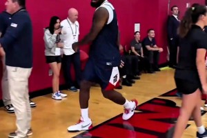 杨毅：扣篮大赛现在变成这样就赖詹姆斯 他要参加肯定能带起来~