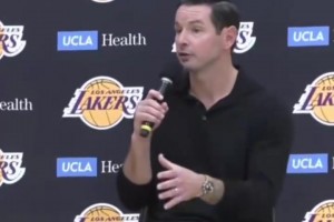 小宝瘦了？李月汝出席达拉斯飞翼训练场开工仪式