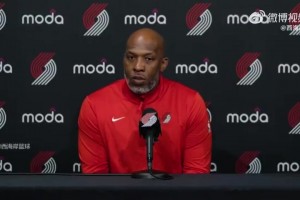 比卢普斯：杨瀚森肯定会上场，他适应球队和理解战术做得很好