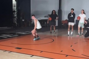 卧槽，外国小伙这弹跳炸裂啊，吃弹簧长大的？