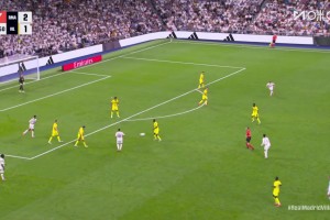 没能拼过速度！穆里奥拉倒维尼修斯，吃到第二张黄牌被罚下