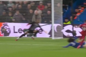 国外球迷：这球萨拉赫都不进！维尔茨受到了不公平的批评