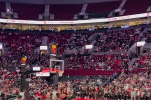 强势回应！杨瀚森挡拆顺下，迎着克林根正面上篮打板2+1！