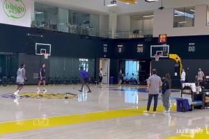 真的有两下子！德罗赞媒体日变魔术大师！怎么坐到的？