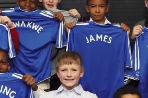 青涩到老成！里斯詹姆斯从小到大的变化！从小就流淌着蓝军血液！