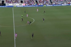 看看这距离❗️国外球迷：这是梅西在迈阿密最被低估的一球