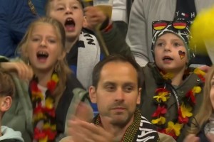 阿德耶米送直塞！格纳布里前插爆射得手！德国3-0领先卢森堡！