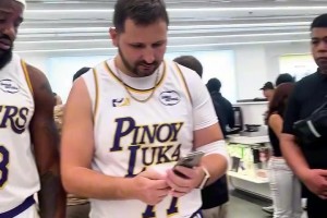 惊！球迷在手机店遇到“老詹”与“卢卡”在挑新iPhone