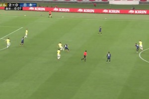 演都不演了故意送？布鲁诺禁区离谱送礼，南野拓实破门扳回一城