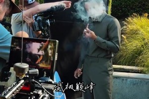 小学生变大佬，库里拍摄广告大佬气势十足！