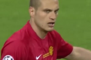 维迪奇在欧冠决赛对切尔西的比赛中上演大师级防守。他锁住德罗巴