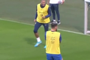 法国队流畅配合，姆总表示这饼吃得真舒服