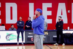 在湖人曾是冠军教头！独行侠内部训练，助教沃格尔发表讲话