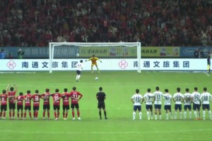 换人神了！苏超南通队点球大战前换门将，蔡天龙登场连扑两点