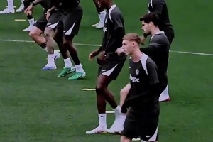 这到底是什么气质？帕尔默练球时跟队友与众不同！