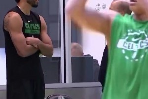 凯蜜心头一紧？锡伯杜现身凯尔特人训练馆，和塔图姆相谈甚欢