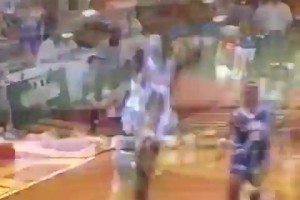 麦迪之前的麦迪，便士哈达威大学时的球风就很吸粉了