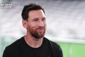 主持人：你就是史上最佳球员，对吧？梅西：哈哈哈哈
