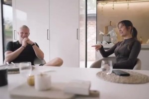 哈兰德女友：一开始喜欢哈兰德的挚友，直到遇到哈兰德才是真爱