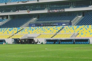 成都蓉城对阵河南赛前点名，看看草皮，看看人员情况