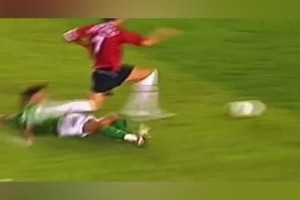 C罗速度有多快，北京国安队员被过的手足无措！