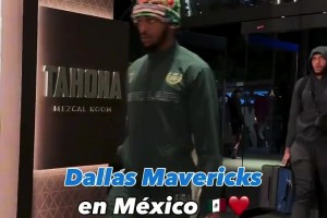 独行侠球员抵达墨西哥备战与活塞的常规赛～浓眉看上去并无大碍