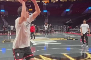 能对约老师进一个不？杨瀚森赛前热身练习近筐终结~