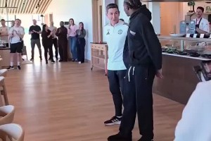 曼联此前在卡灵顿给多尔古庆生，多尔古称这是自己第二个家