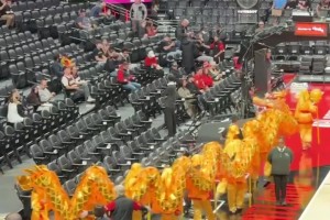 中国元素当地中国学校受邀，今日将在开拓者主场表演舞龙